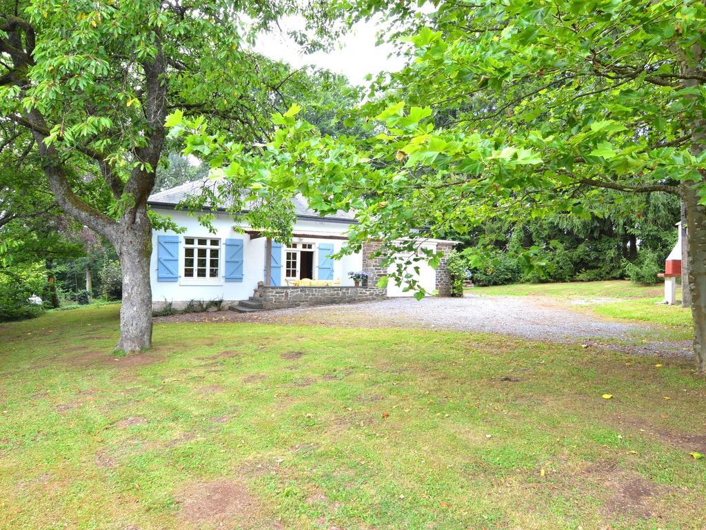 Furnished Bungalow In Monceau En Ardenne With Garden Barbecue Oizy Habitación foto